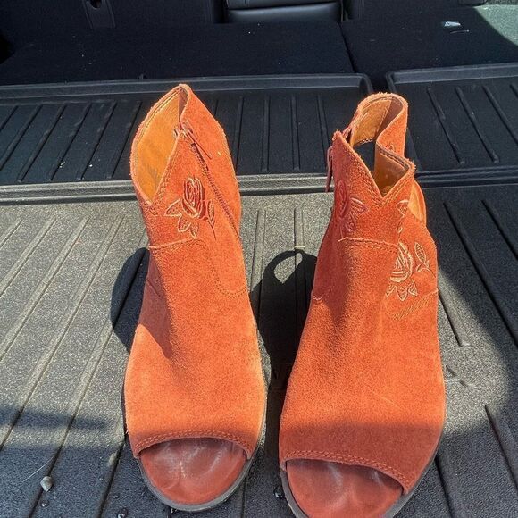 Lucky Brand Shoes - Picture 2 of 7